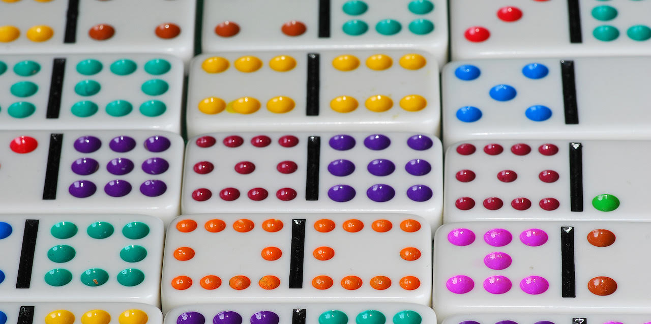 How to play Mexican Train Dominoes with two players